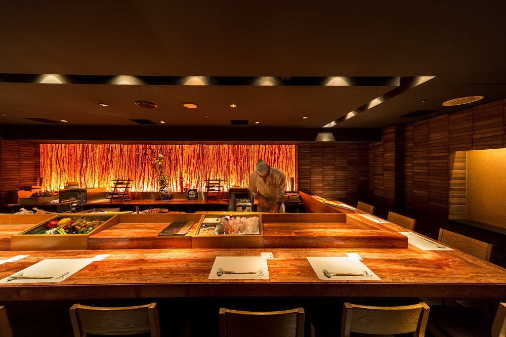 心を満たす馴染みの鮨屋をこれからは、中洲に求めて。